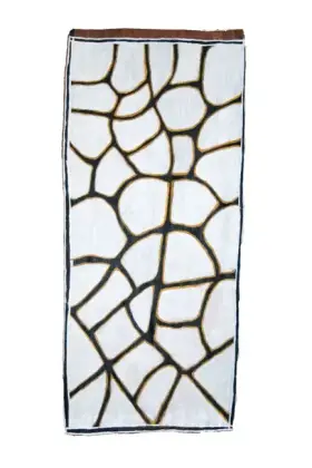 David Malangi Daymirringu, Mud Flats at Dhamala, 1998, natural earth pigments on bark, 109 x 47 cm