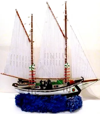 George Passi, Loyalty - Pearl & Trochus Shell Luggers, 2011, 22 x 22 x 11 cm