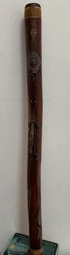 Artist Once Known, Hardwood Didgeridoo, 0.198, natural earth pigments on carved wood, 82 cm