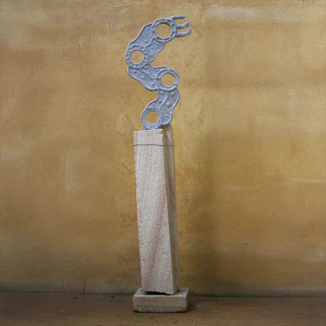 Rick Roser, sandstone & metal, 83 x 20 cm