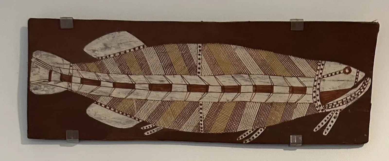 David Milaybuma, Namarnkol - Barramundi, natural earth pigments on bark, 50 x 16 cm