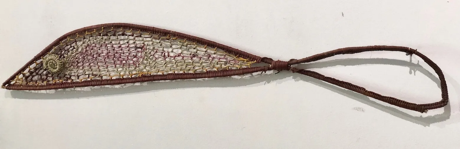 Britt Nayinggul, Djenj (Fish), 2022, 9 x 60 cm