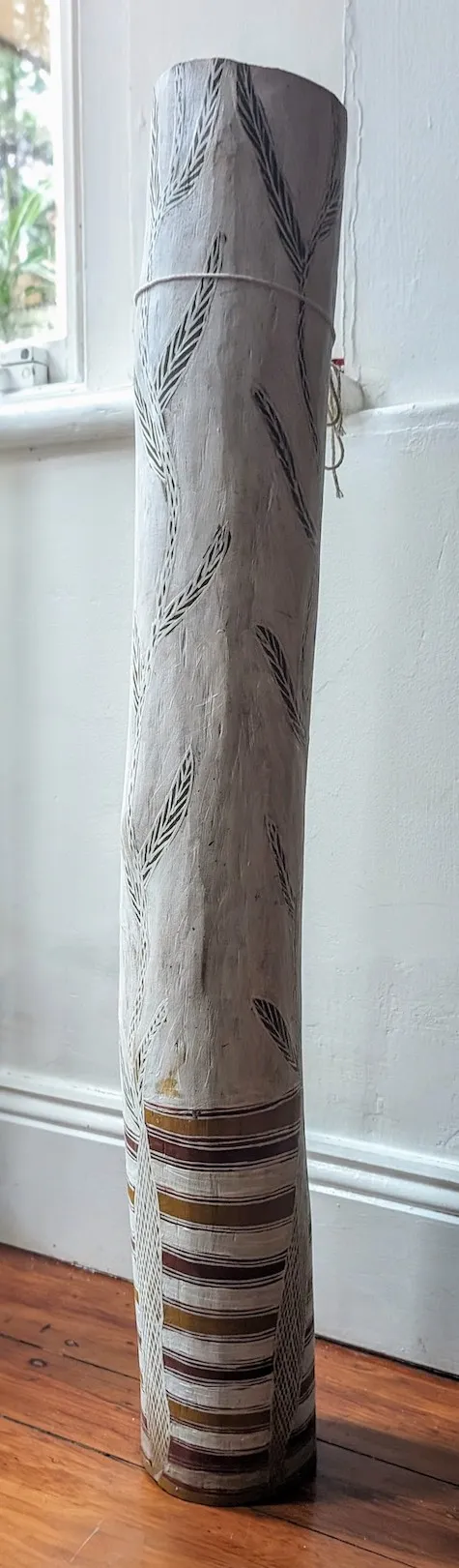 Batja Marawili Narulwuy, Larrakitj, 2023, 96 x 13.5 x 13 cm
