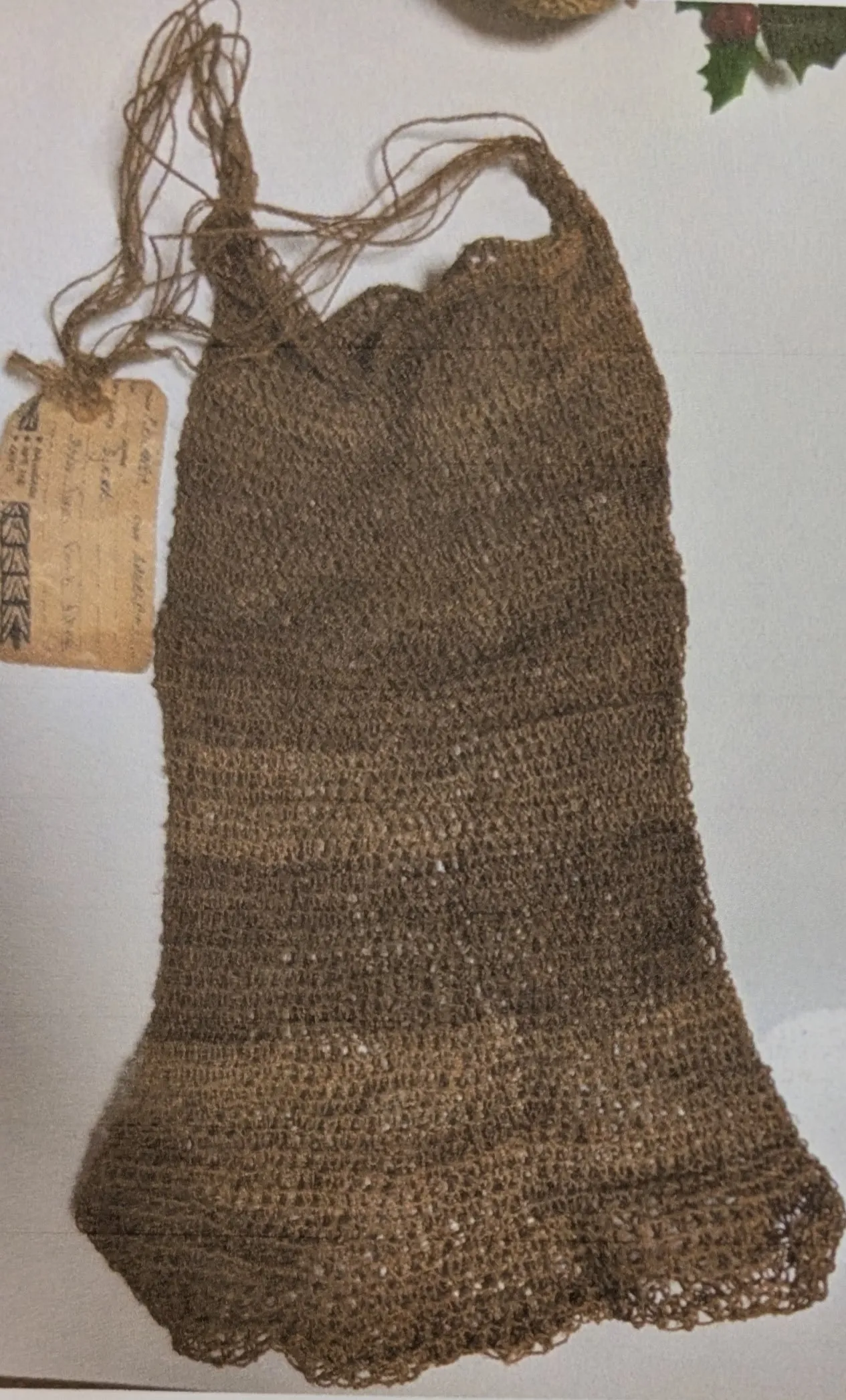 Jackie Namandali, Djerrk - Traditional String Collecting Bag, 22 x 40 cm