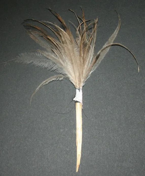 Artist Once Known, hairpin, feathers and wood, 22 x 12 x 2 cm